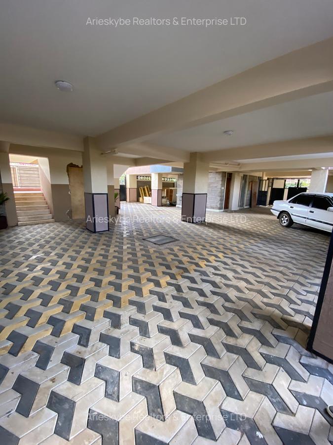 Studio Apartment with En Suite in Membley - 2