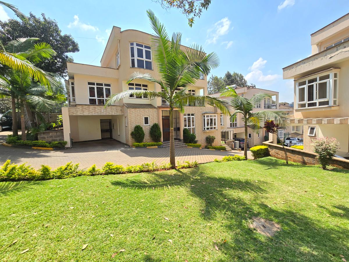 5 Bed Townhouse with En Suite at Off Convent Drive - 2