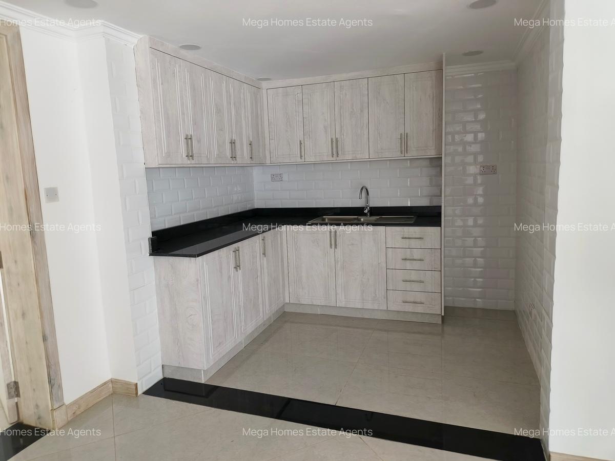 7 Bed House with En Suite in Runda - 10