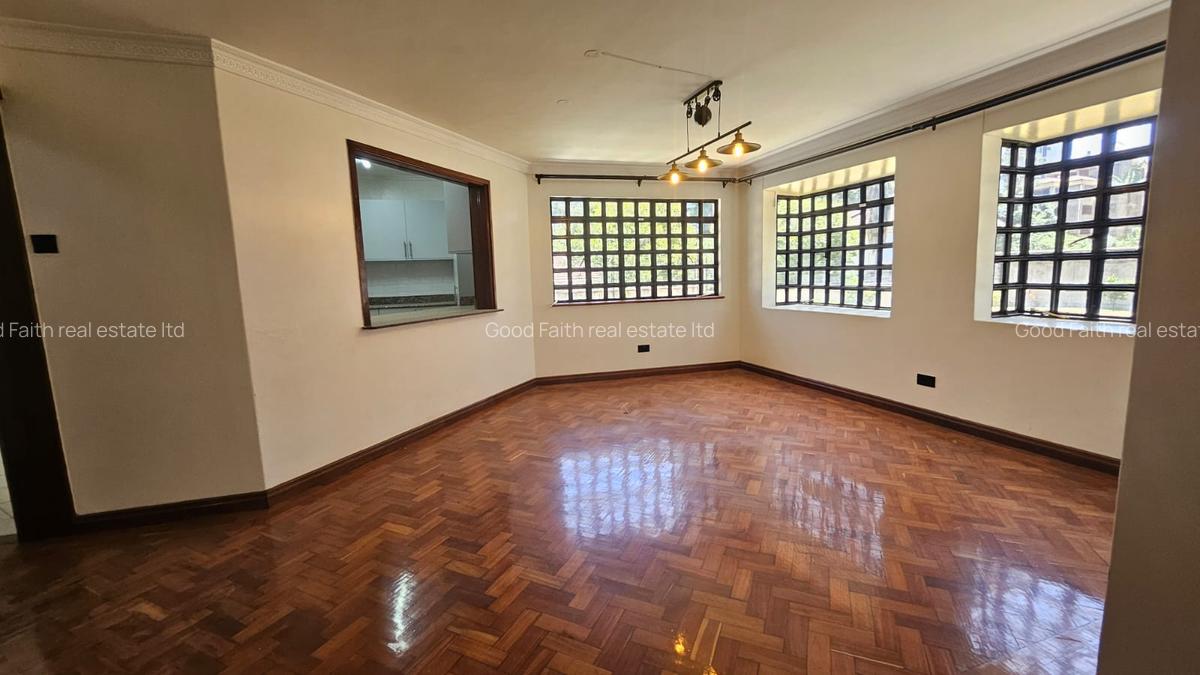 4 Bed House with En Suite in Lavington - 4