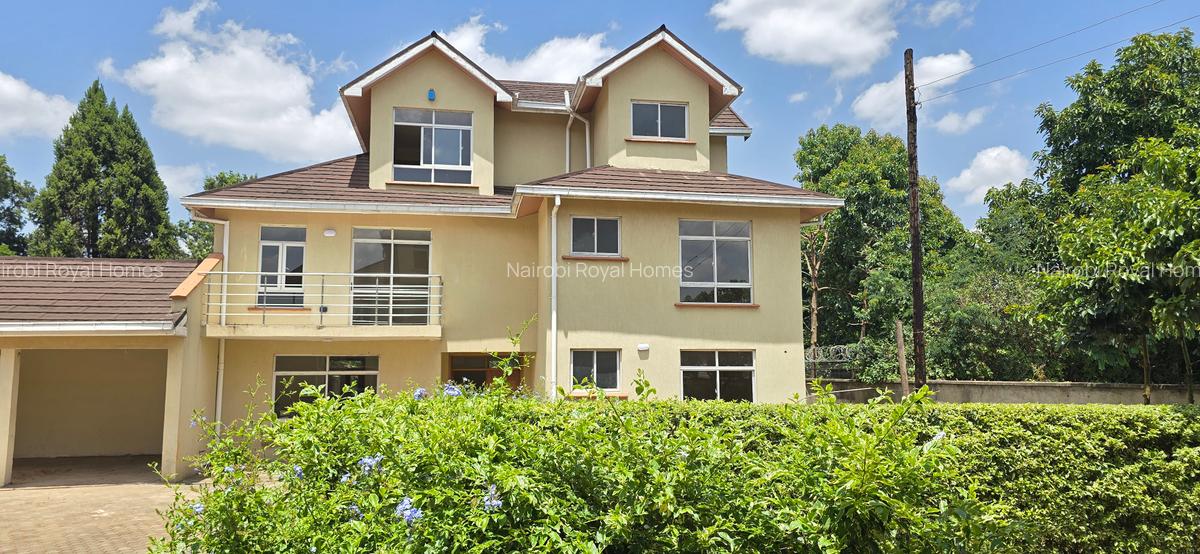 5 Bed Townhouse with En Suite at Kyuna Road - 1