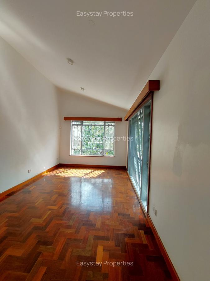 4 Bed Townhouse with En Suite in Brookside - 14