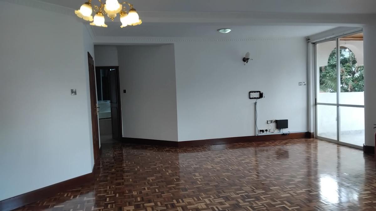 5 Bed House with En Suite in Runda - 11