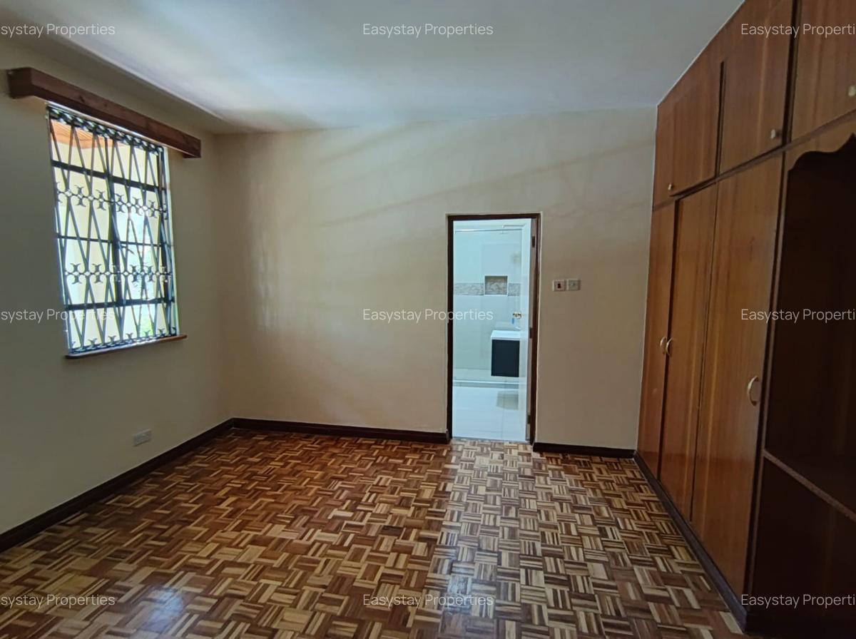 4 Bed House with En Suite in Runda - 14