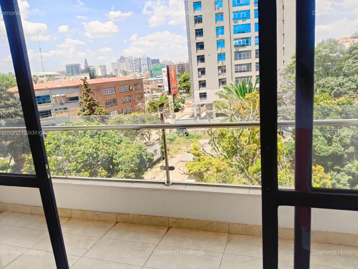 3 Bed Apartment with En Suite at Parklands - 8