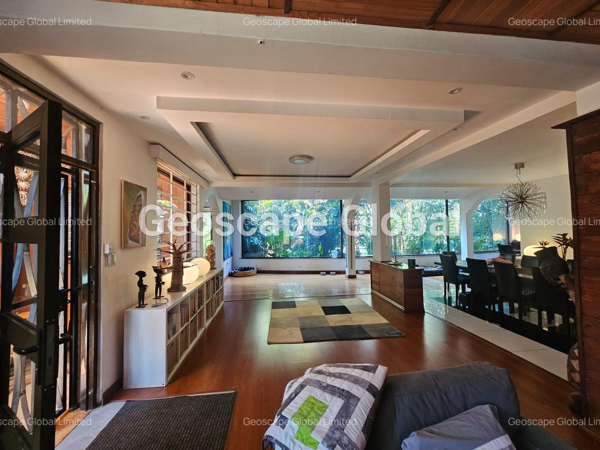 5 Bed House with En Suite in Runda - 9