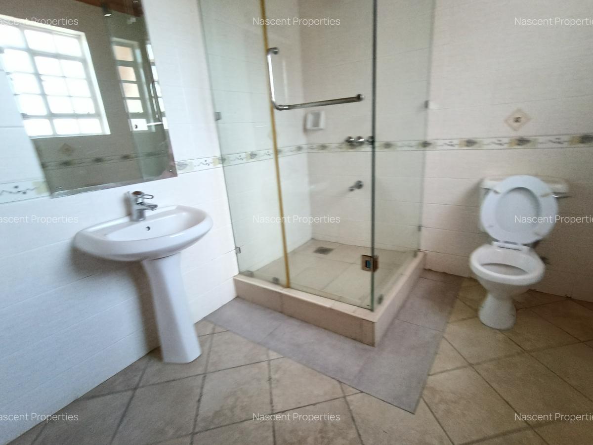 5 Bed House with En Suite in Runda - 18