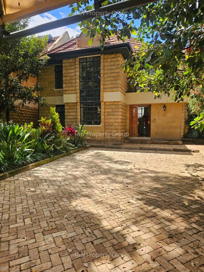 5 Bed Townhouse with En Suite in Lavington - 12