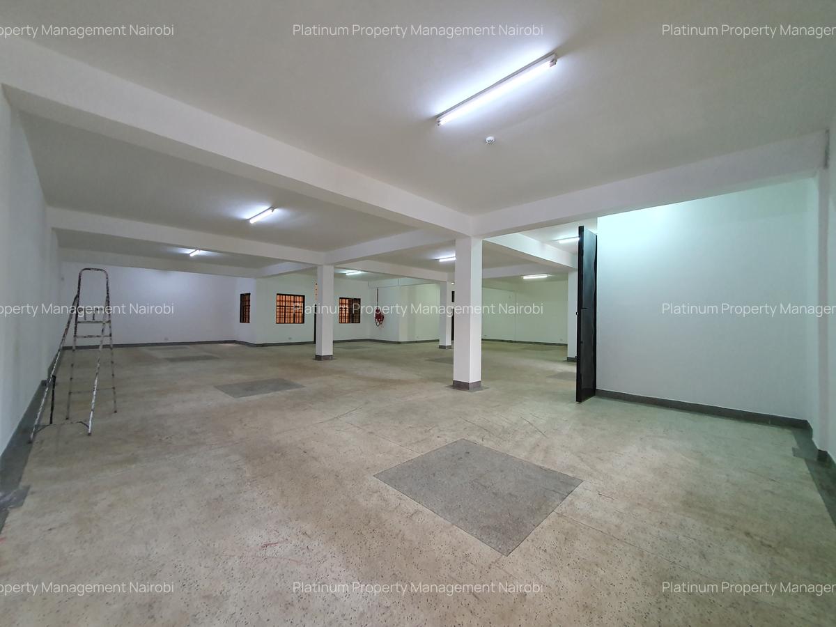 4,250 ft² Warehouse with Service Charge Included at Road A - 2
