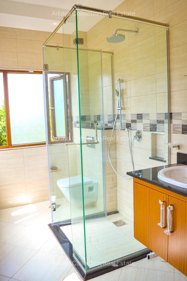 5 Bed House with En Suite in Lavington - 7