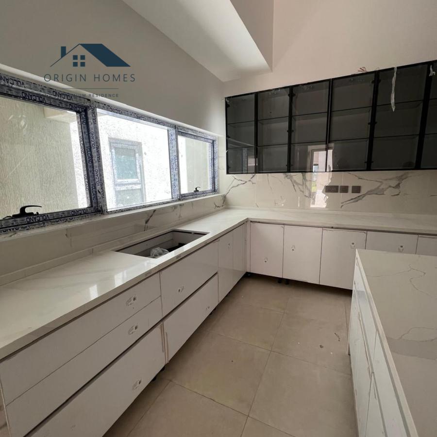 5 Bed Townhouse with En Suite at Lavington - 6