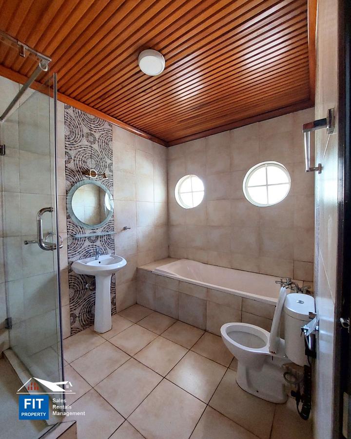 4 Bed Townhouse with En Suite in Westlands Area - 13