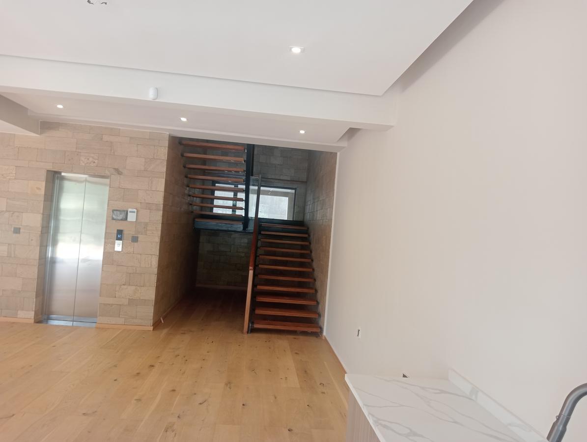 6 Bed House with En Suite at Nyari - 12