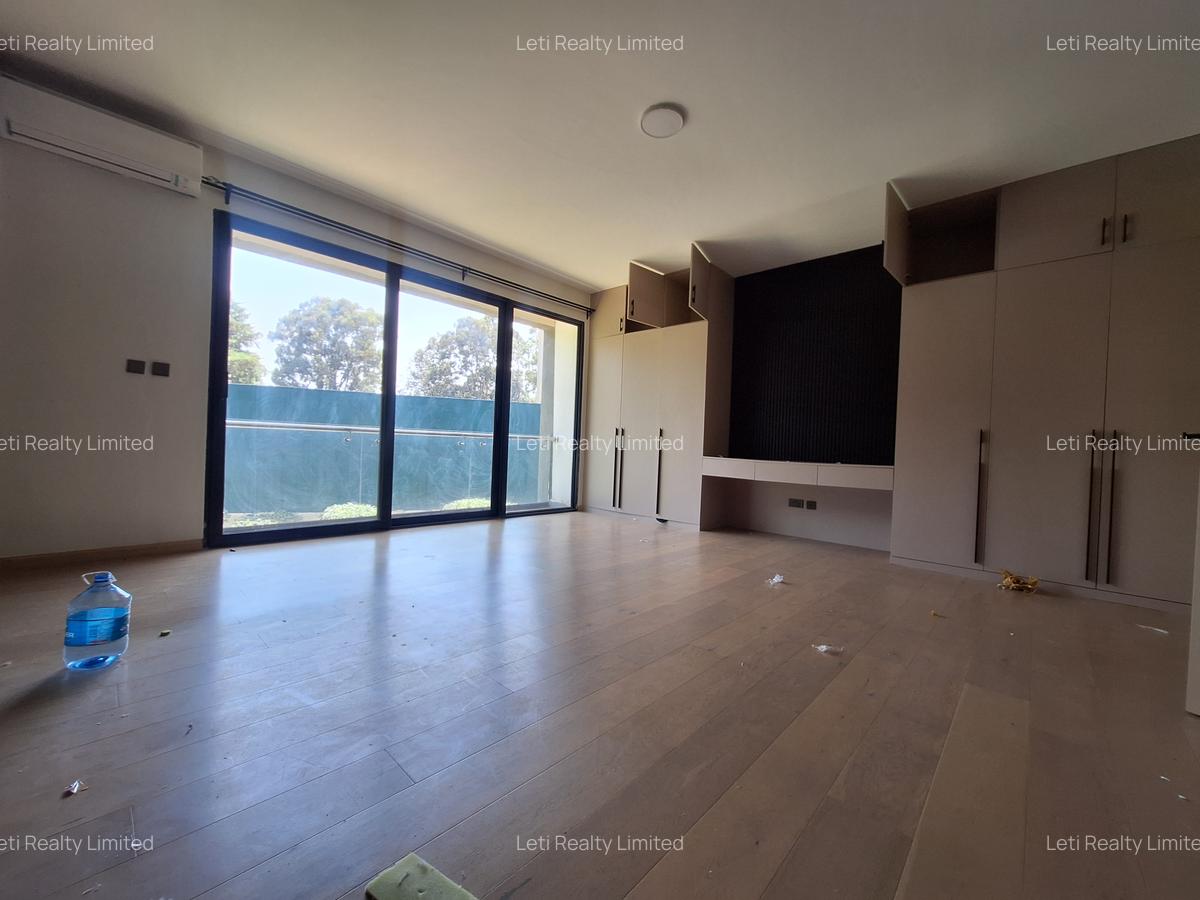 4 Bed Townhouse with En Suite in Lavington - 6