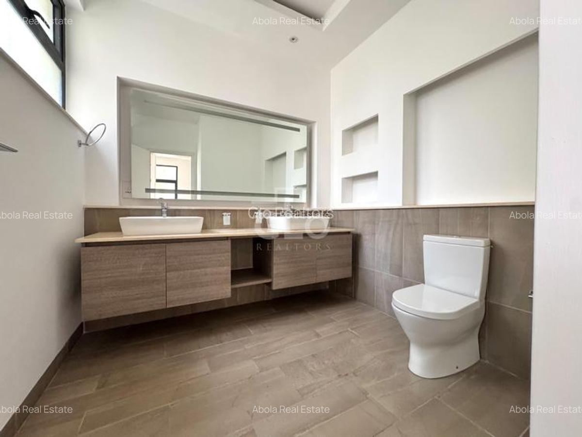 4 Bed Apartment with En Suite in Riverside - 16