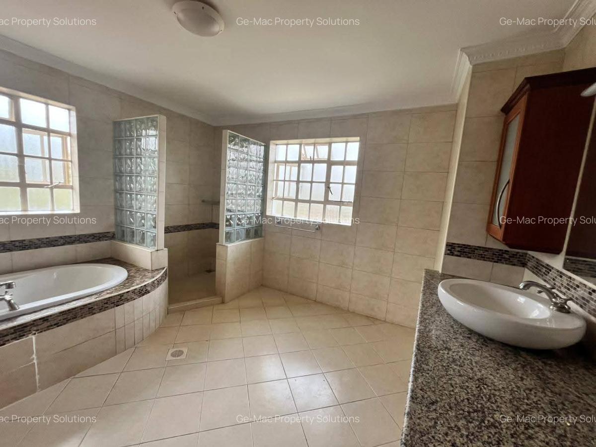 5 Bed House with En Suite in Runda - 11