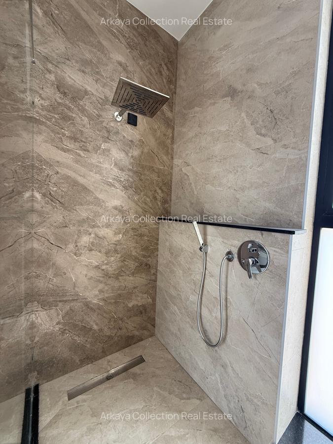 5 Bed House with En Suite in Nyari - 13