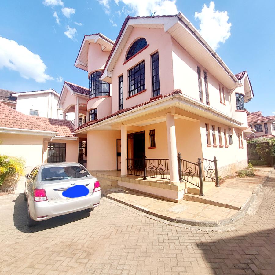 5 Bed Villa with En Suite at Lavington - 2