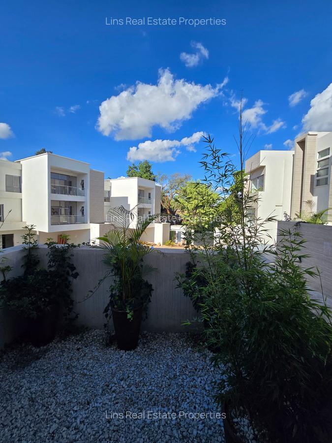 5 Bed Townhouse with En Suite in Lavington - 6