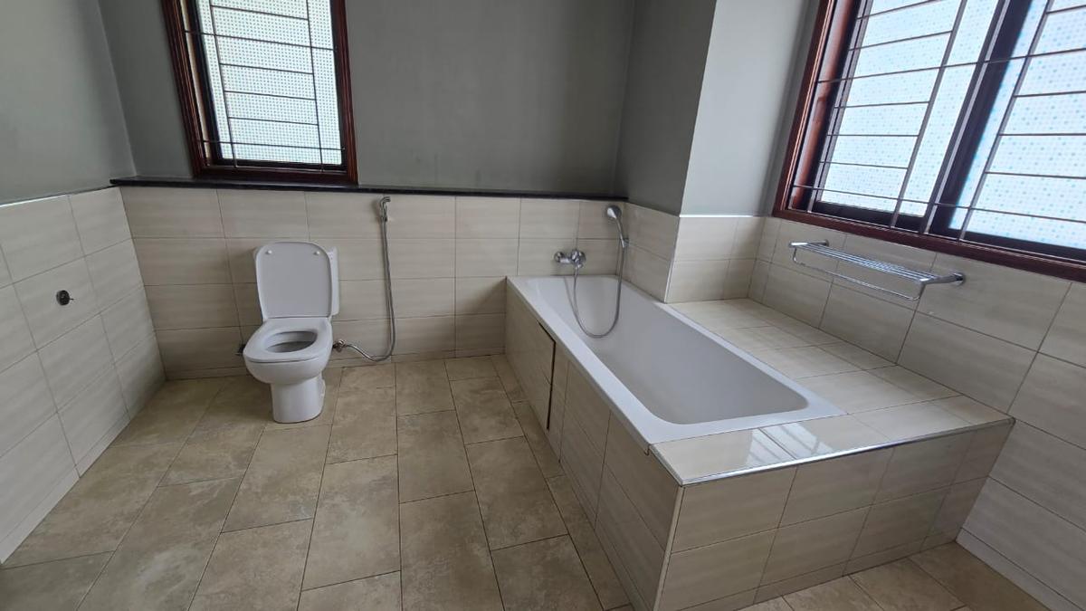 4 Bed House with En Suite in Runda - 8
