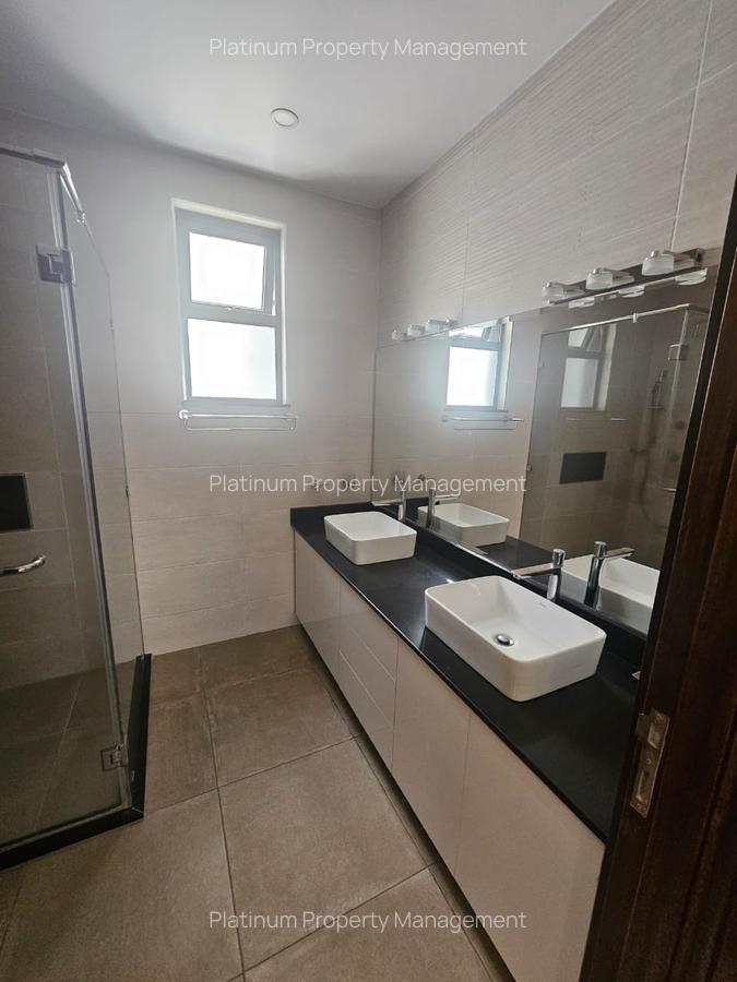 4 Bed Apartment with En Suite in Parklands - 14