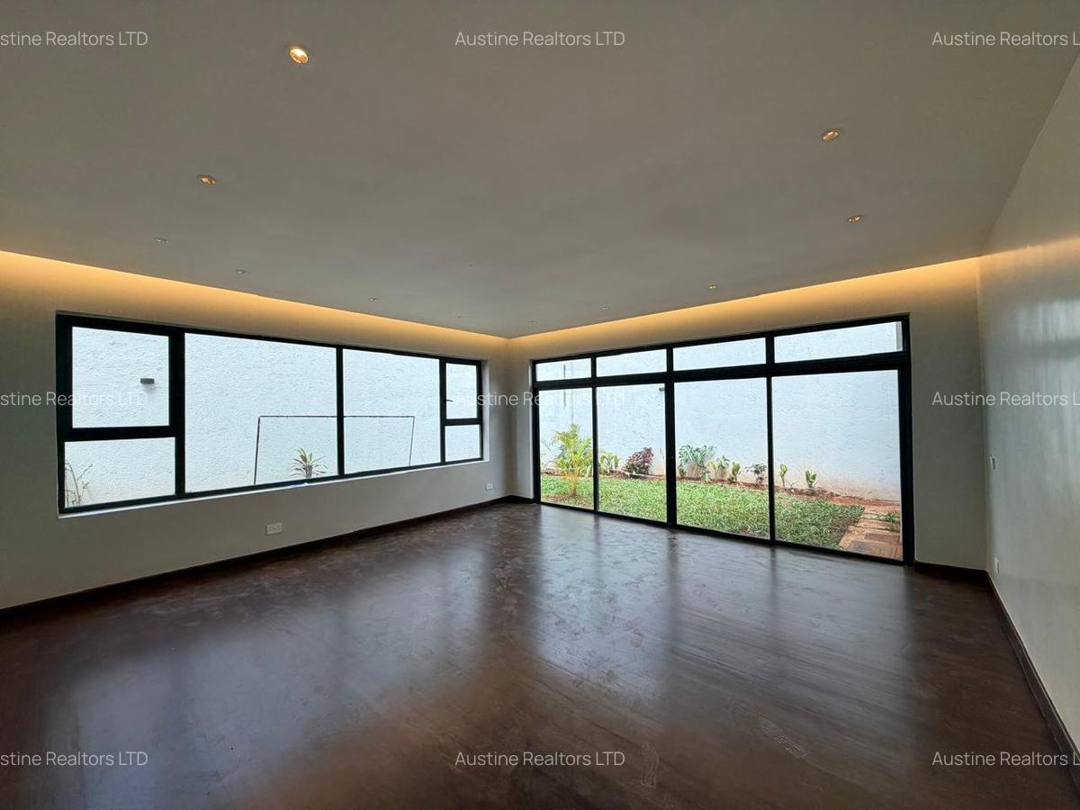 5 Bed Townhouse with En Suite in Lavington - 17