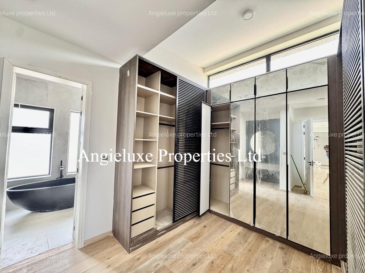 5 Bed Townhouse with En Suite at Runda - 18