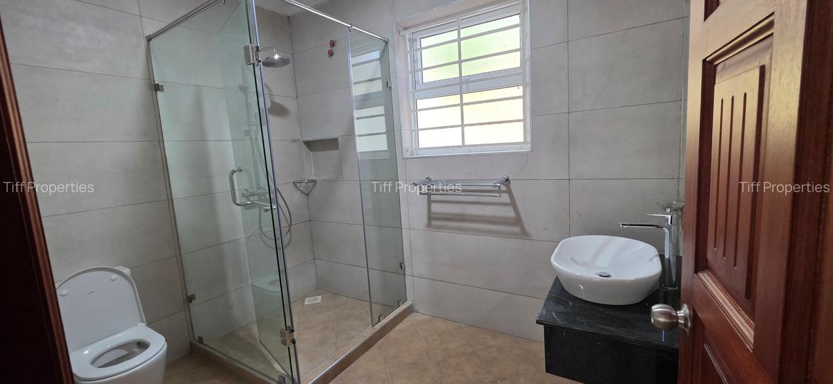 6 Bed Townhouse in Rosslyn - 13