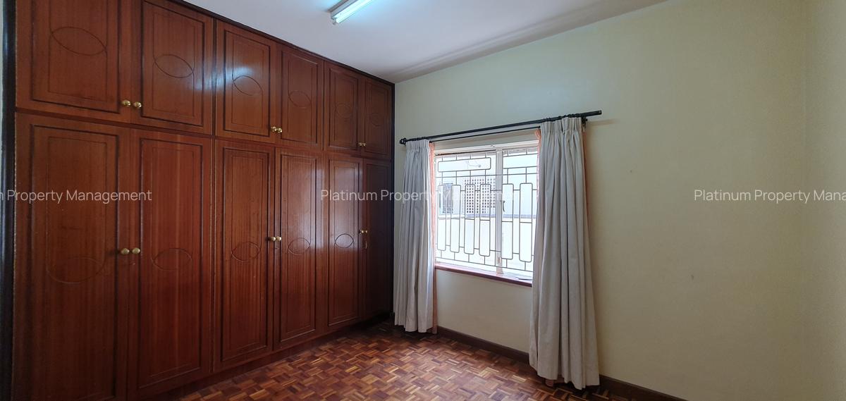 4 Bed Apartment with En Suite in Parklands - 6