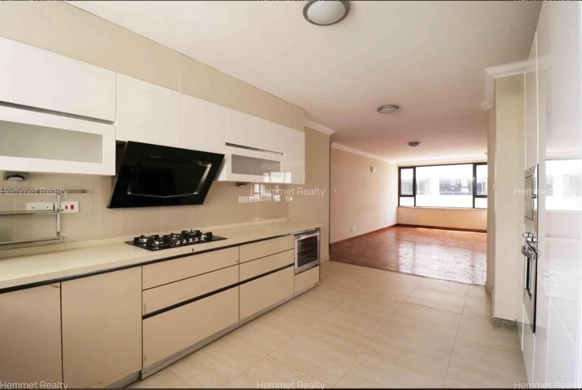 3 Bed Apartment with En Suite in Riverside - 1