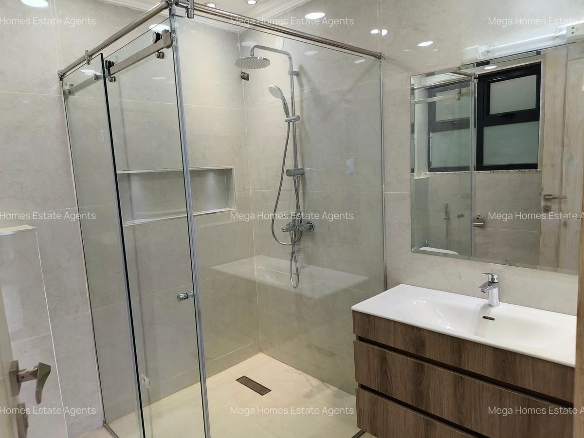 7 Bed House with En Suite in Runda - 16