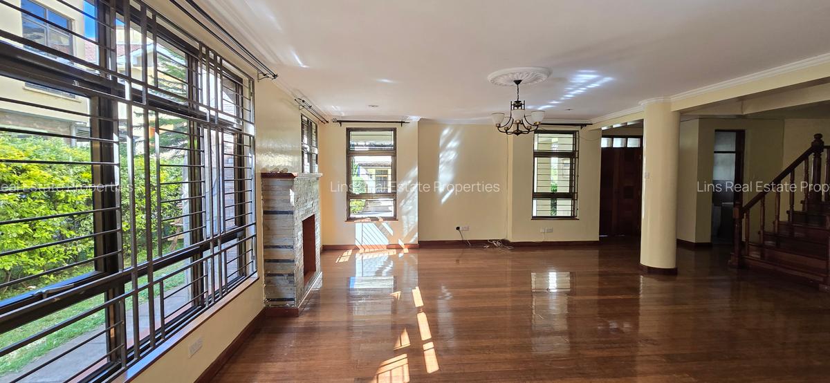 5 Bed Townhouse with En Suite in Lavington - 4