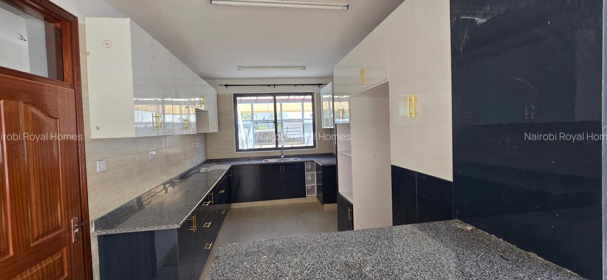 5 Bed Townhouse with En Suite at Lavington Green - 18