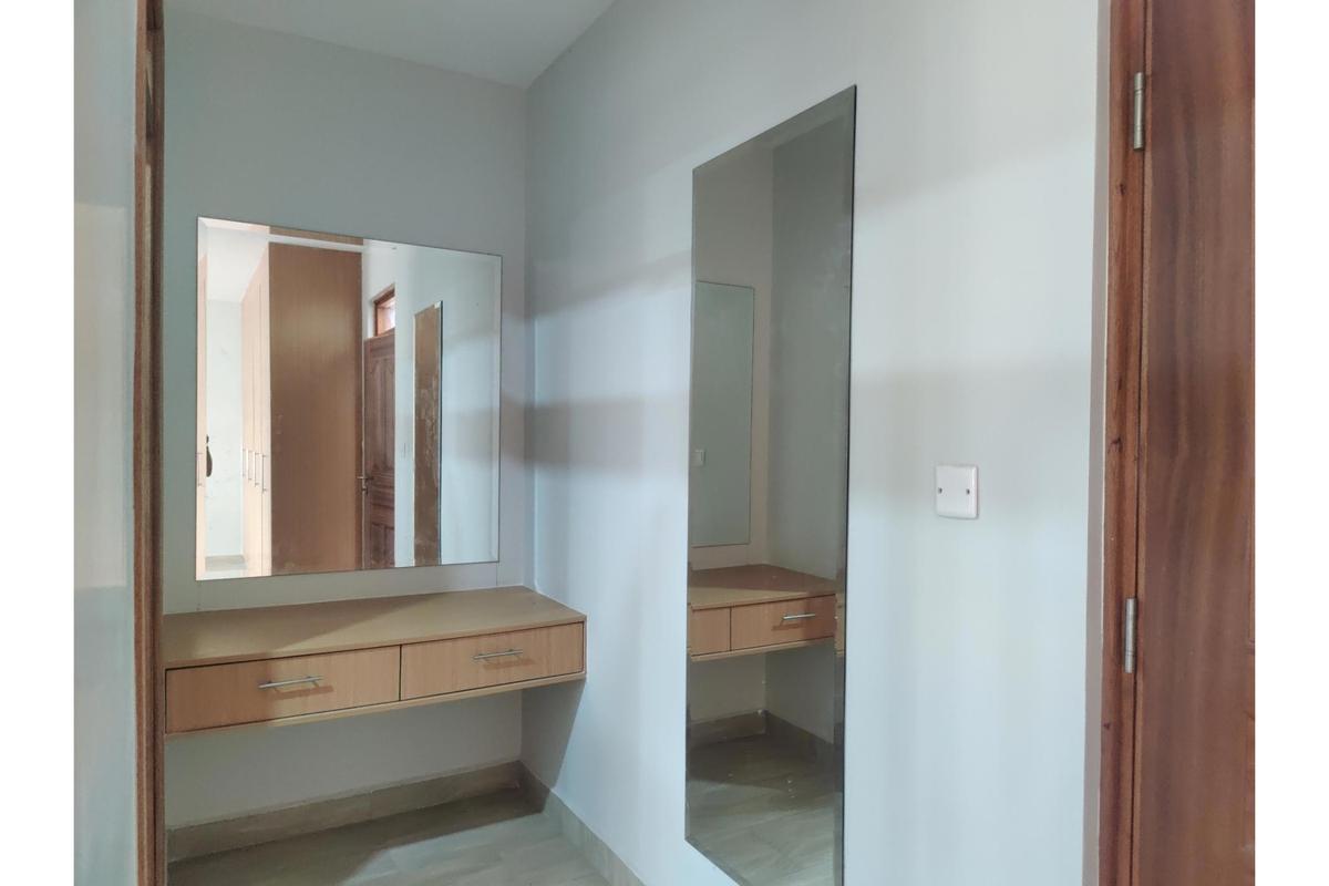 4 Bed Townhouse with En Suite in Parklands - 9