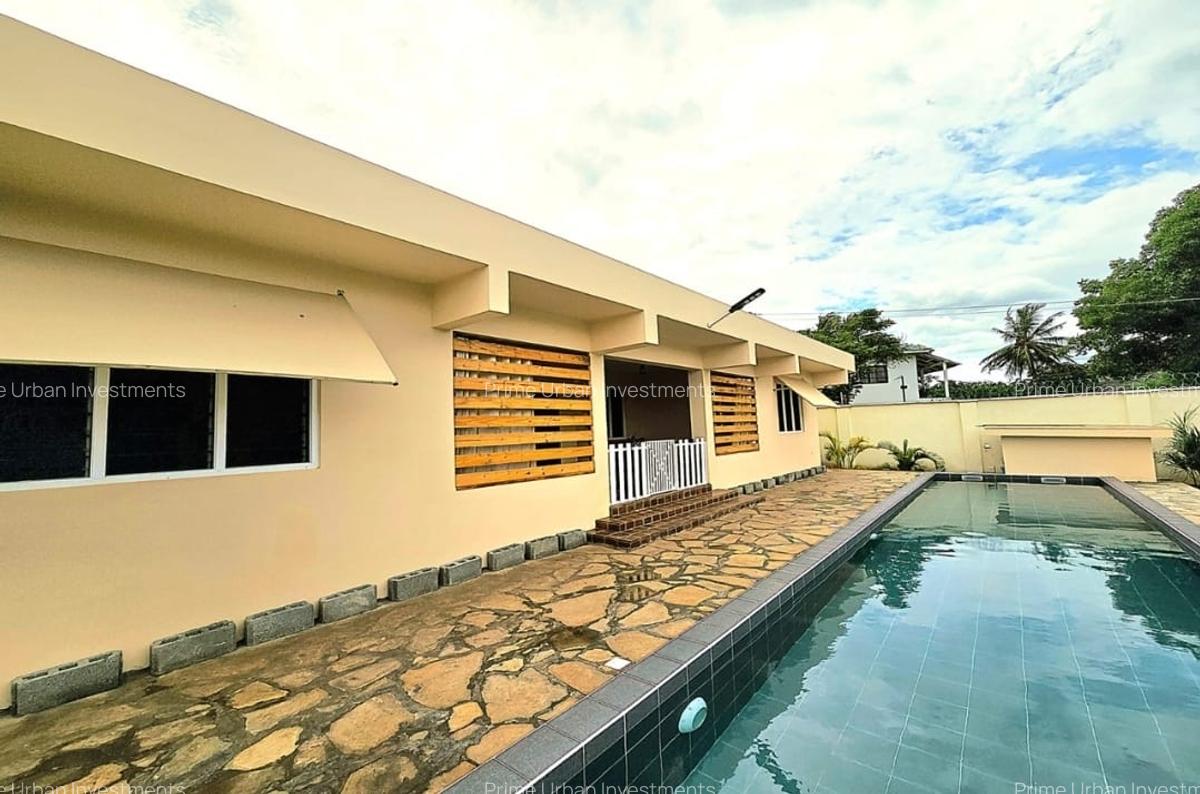 4 Bed House with En Suite in Diani - 1