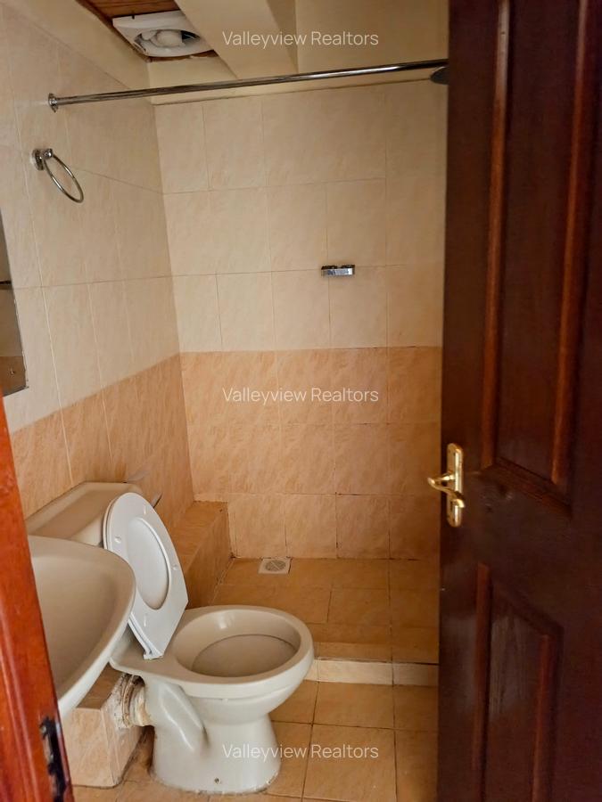5 Bed Townhouse with En Suite at Lavington - 19
