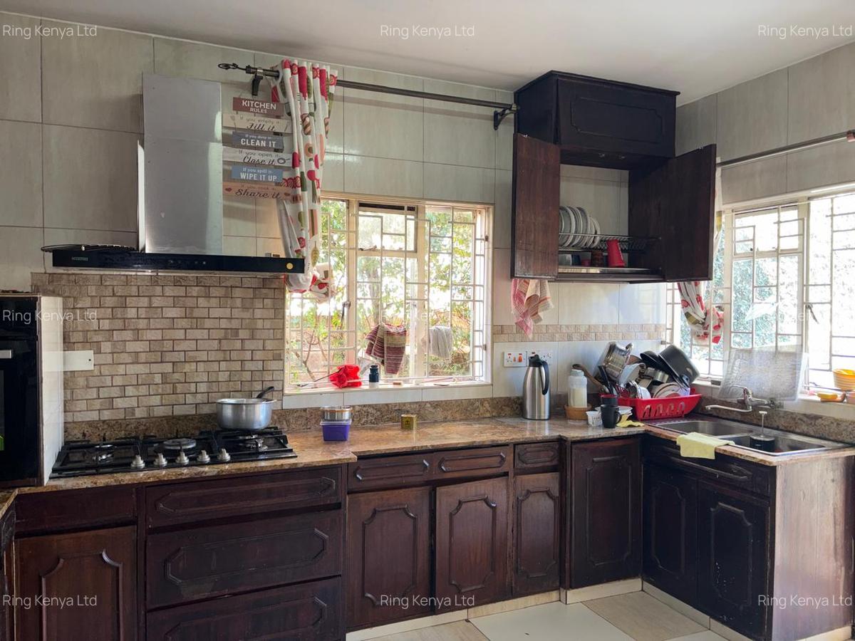 4 Bed House with Garden in Lavington - 5