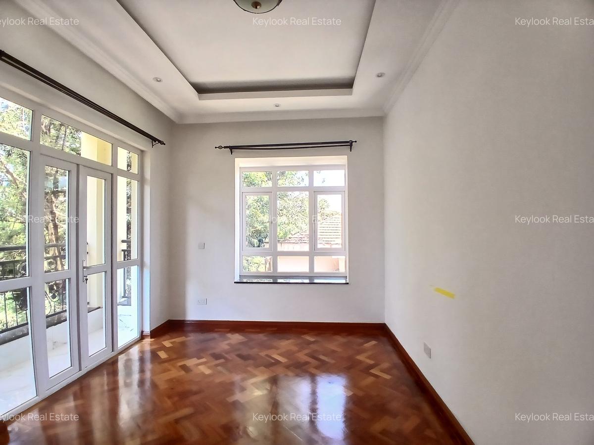 5 Bed Townhouse with En Suite at Lavington Green - 7