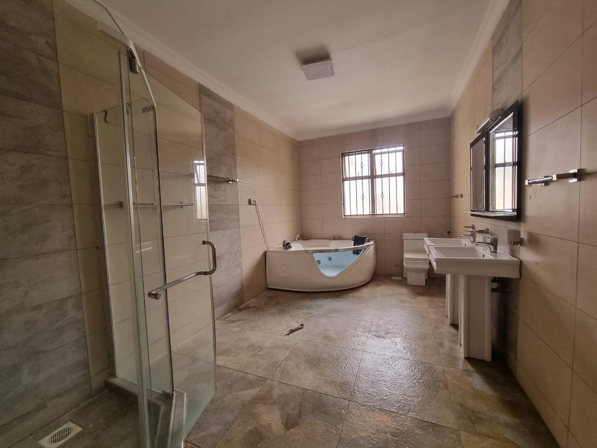 5 Bed Villa with En Suite in Kitisuru - 13