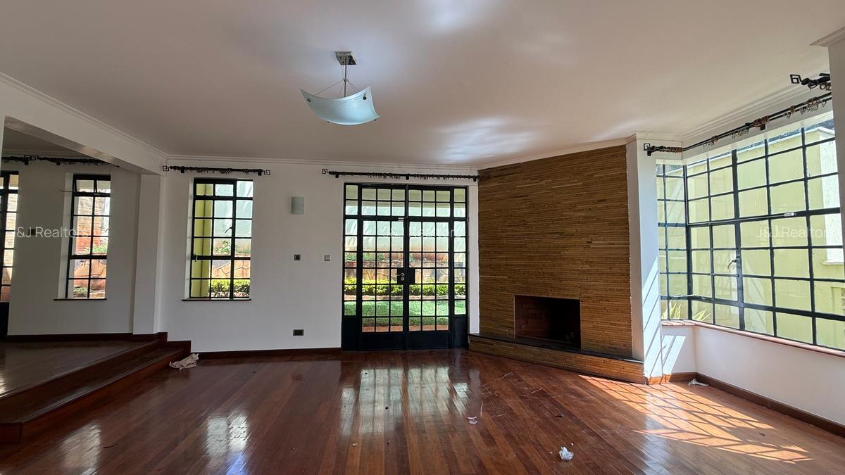 5 Bed Townhouse with En Suite in Lavington - 7