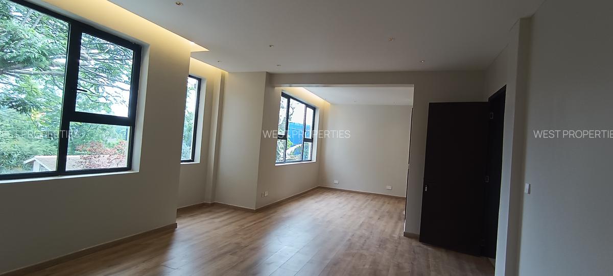 5 Bed Townhouse with En Suite at Manyani Rd - 10