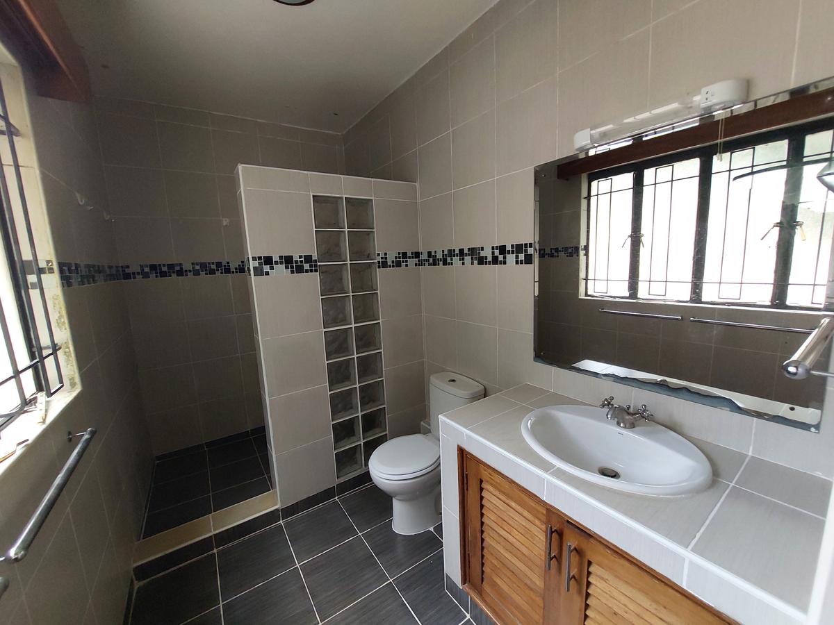 3 Bed Apartment with En Suite at Lavington - 8