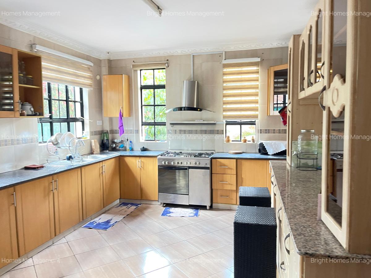 5 Bed Townhouse with En Suite in Lavington - 16