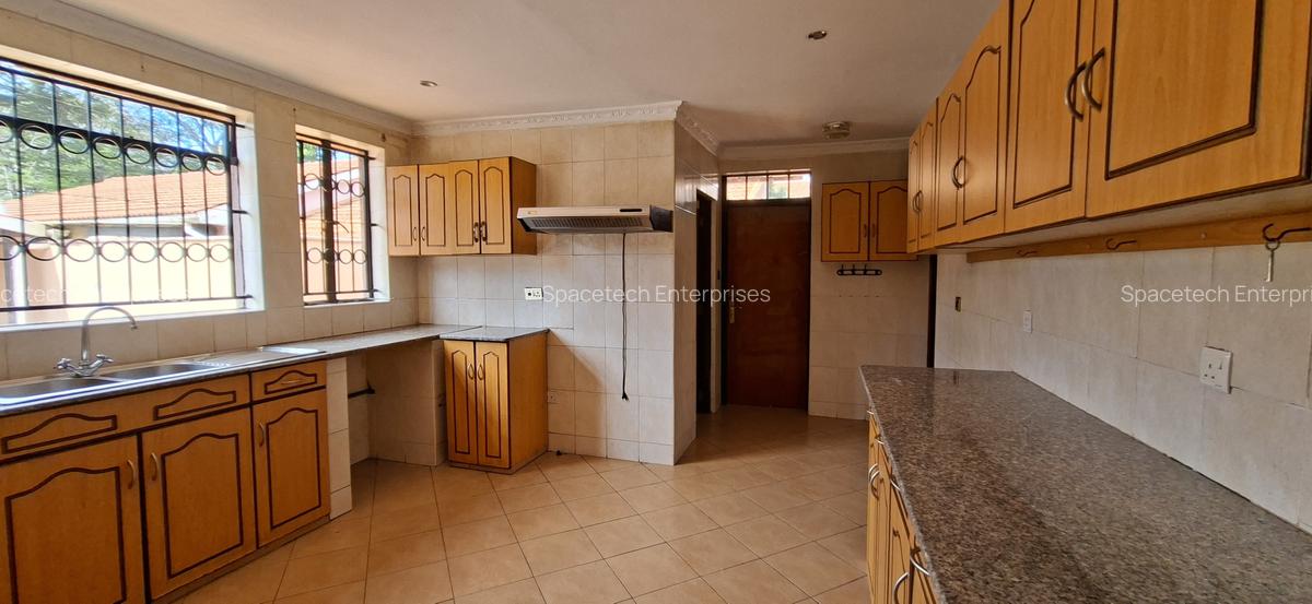 4 Bed House with En Suite in Runda - 14
