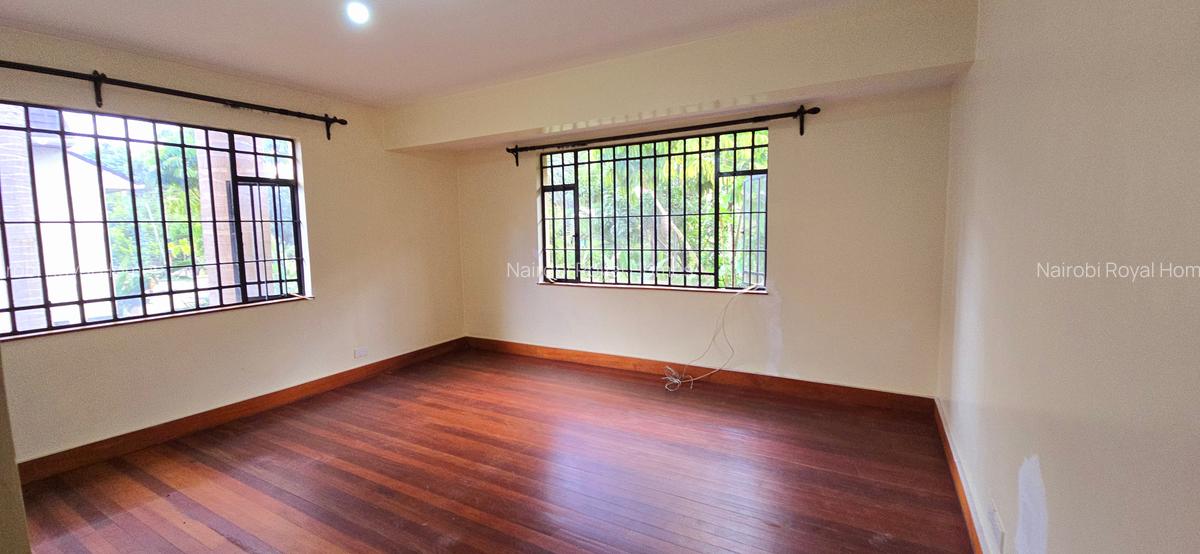 5 Bed Townhouse with En Suite at Lavington Green - 20