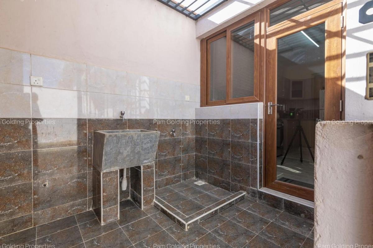 4 Bed Townhouse with En Suite in Athi River - 6