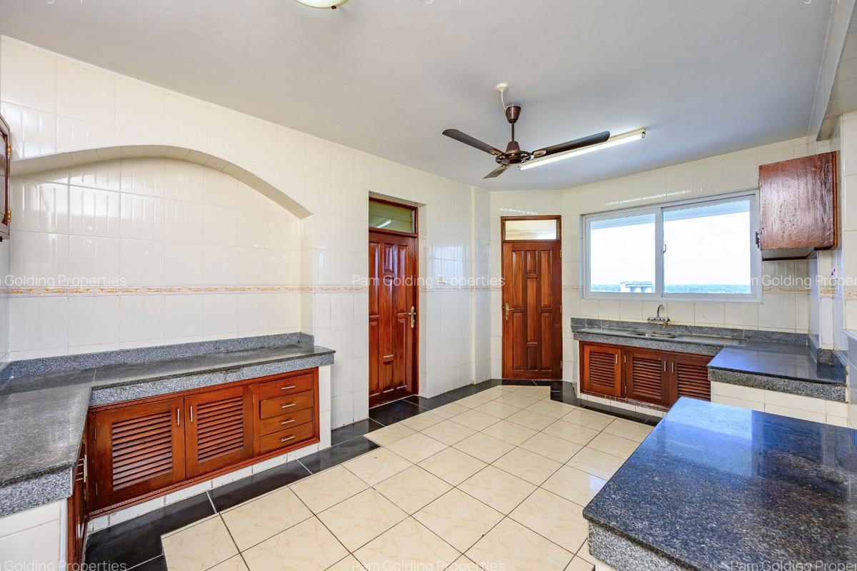 4 Bed Apartment with En Suite at Oceanic Road - 3