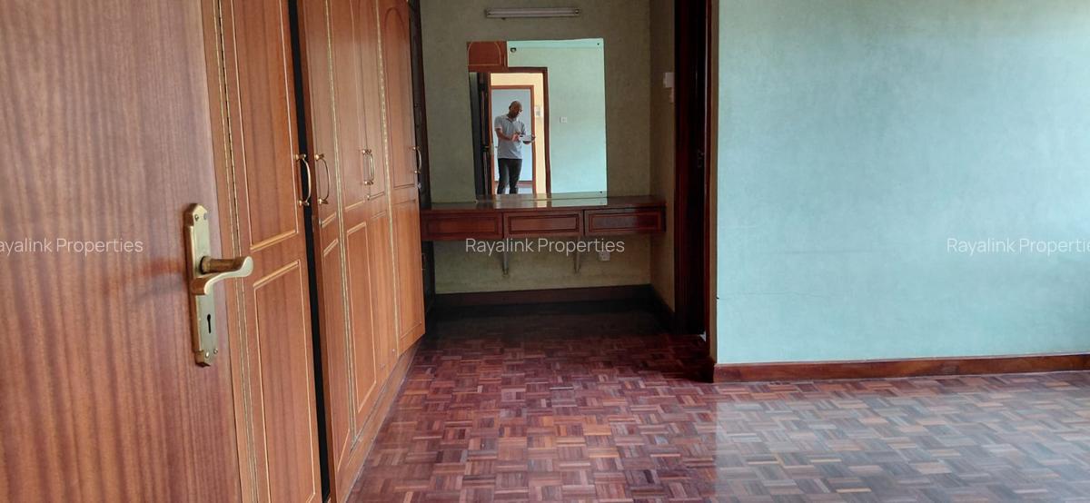 4 Bed Townhouse with En Suite at Grivellea - 9