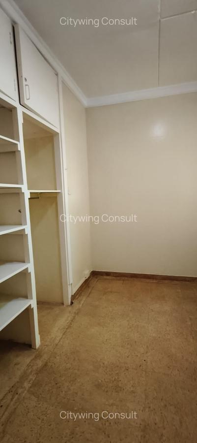 4 Bed House with En Suite in Rosslyn - 9