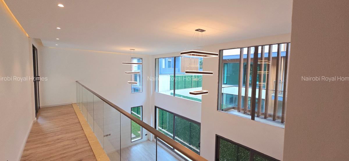 5 Bed House with En Suite at Lavington Road - 16